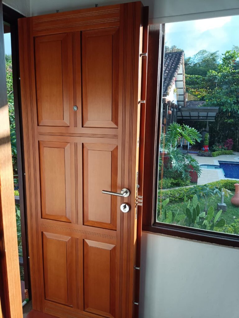 Fabrica puertas seguridad Bogota